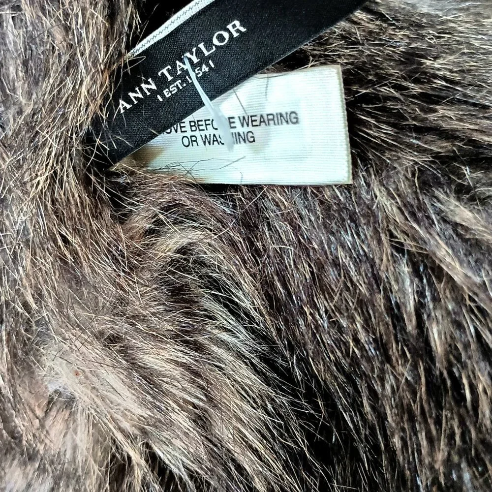 NWOT! ANN TAYLOR FAUX FUR SCARF